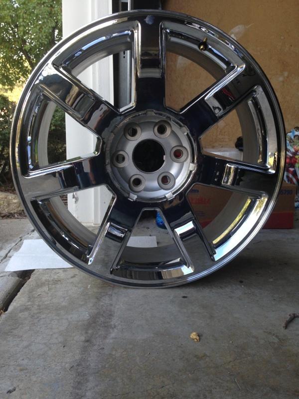 One (1) new never installed gm cadillac escalade premium 22" wheel