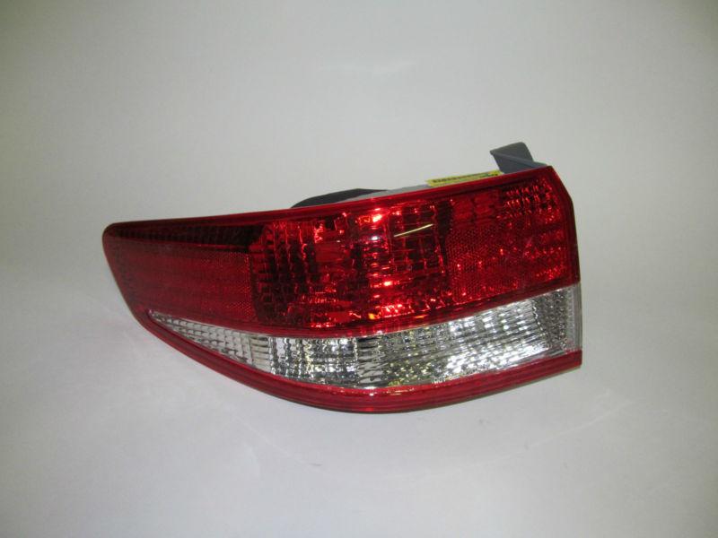 03 04 honda accord sedan left tail light nice