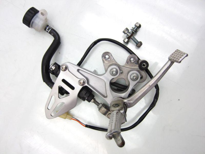 09 10 11 gsxr1000 gsxr 1000 gsx-r1000 right rearset peg & brake master cylinder