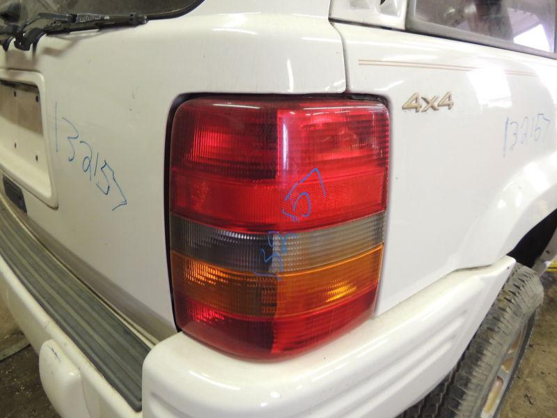 93 94 95 96 97 98 jeep grand cherokee r. tail light 427919