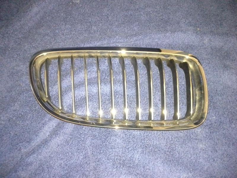 004 oem passenger side grill, with chrome 328/335/m3