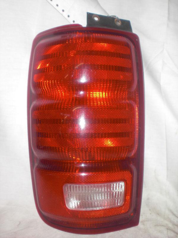 1998 ford expedition left driver side tail light