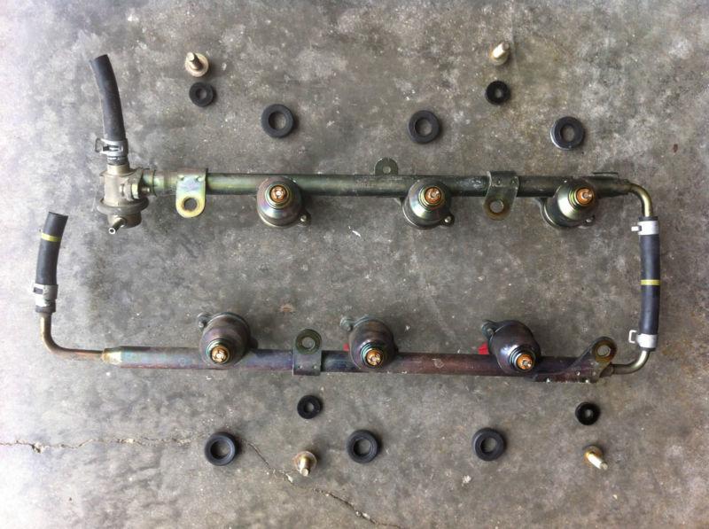 1995-1998 nissan maxima fuel rail & injectors