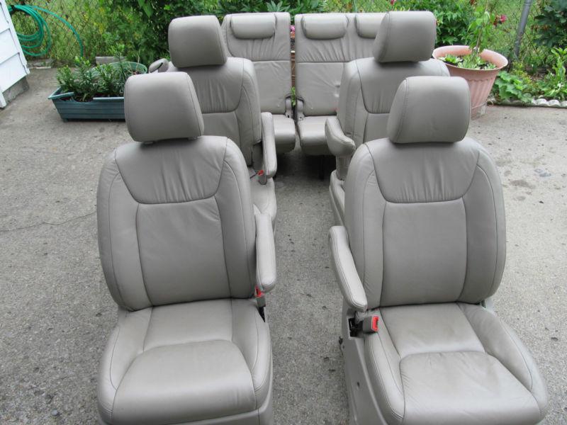 2010 toyota sienna xle leather seats