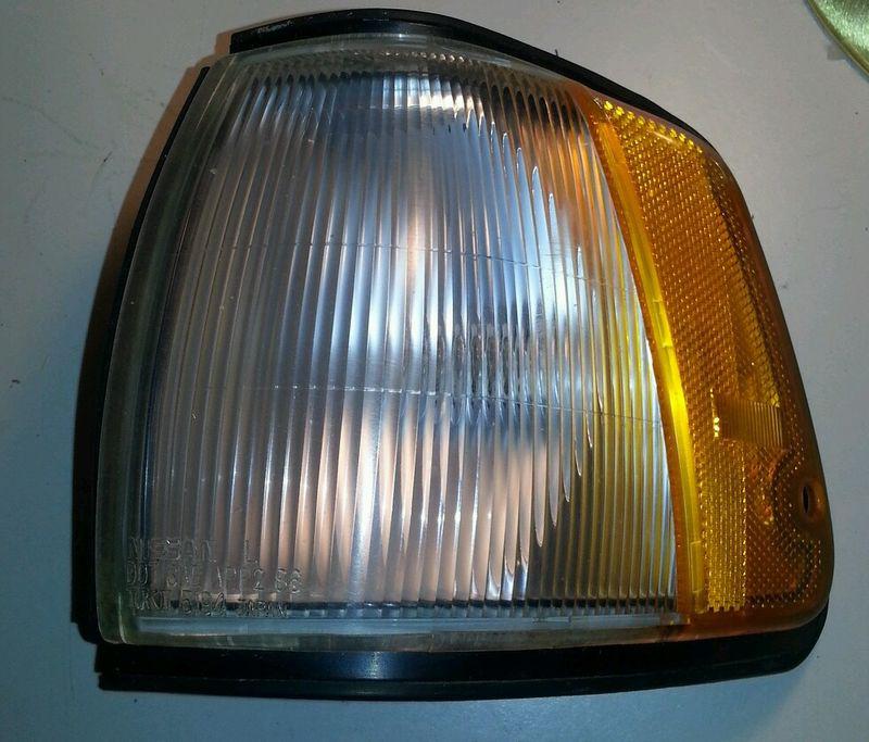 89 90 91 92 93 nissan sentra left corner/parking light - no reserve