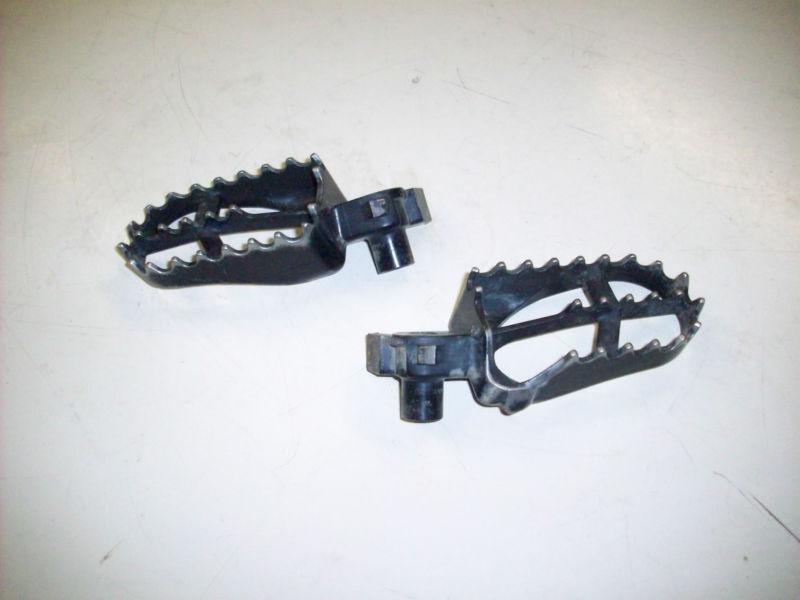 2002 yamaha wr250f standard foot pegs oem 