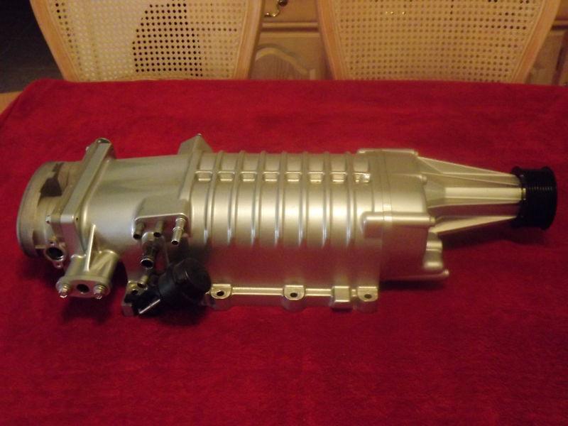 2006 ford gt supercharger and throttle body