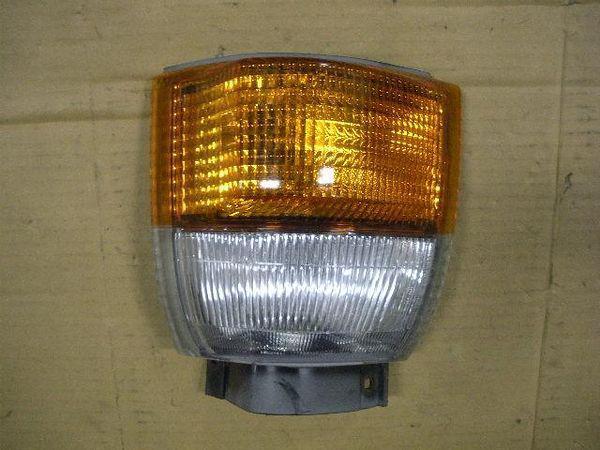 Nissan ud condor 1992 right clearance lamp [8711000]