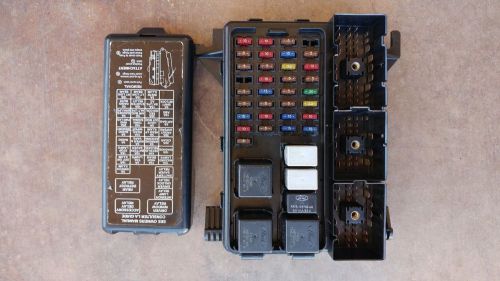 F8dz-14a067-ca ford taurus fuse/power distribution box