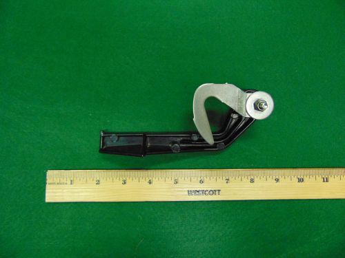 Mercury/mariner 50-60hp (1990s-2000 era):  latch handle-hook assembly