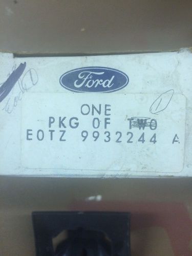 1 ford 1980/1986 /350(99) truck &#034;pad&#034; (pickup box top rail center) eotz 9932244a