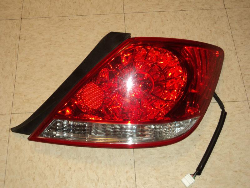 2005 - 2008 acura rl oem right passenger side tail light - nice 