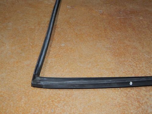 93 94 95 96 97 toyota corolla window glass guide seal right rear