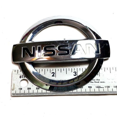 Nissan 4.5&#034; emblem badge logo  217s1