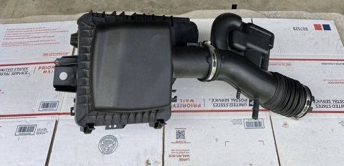 2011-2014 ford mustang air cleaner intake box assembly 3.7l