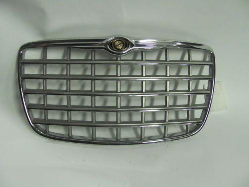 05 07 08 chrysler 300 oem chrome grille nice!