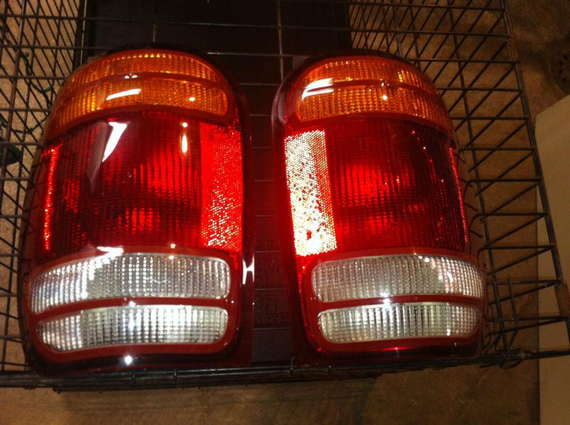 Ford explorer 98-01 rear brake taillights taillamps pair set left & right