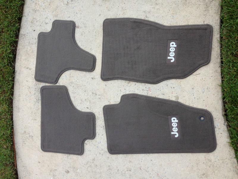 Jeep liberty oem carpeted floor mats (dark pebble beige) 1 set of 4 mats new