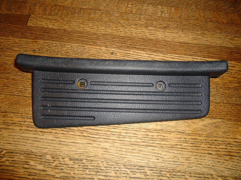 Suzuki sidekick / geo tracker door jam sill. rear right - passenger side -4 door