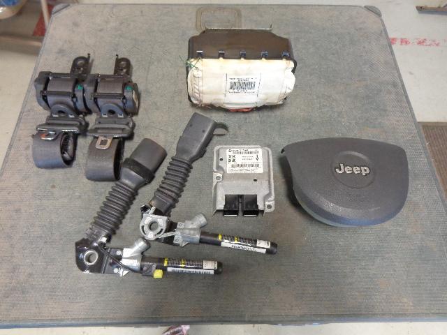 2008 2009 2010 jeep commander grand cherokee pair of air bags, module and belt  