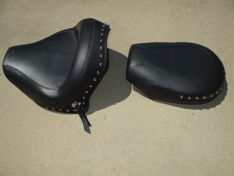  mustang studded seat w/concho for yamaha, vstar 1300 tourer