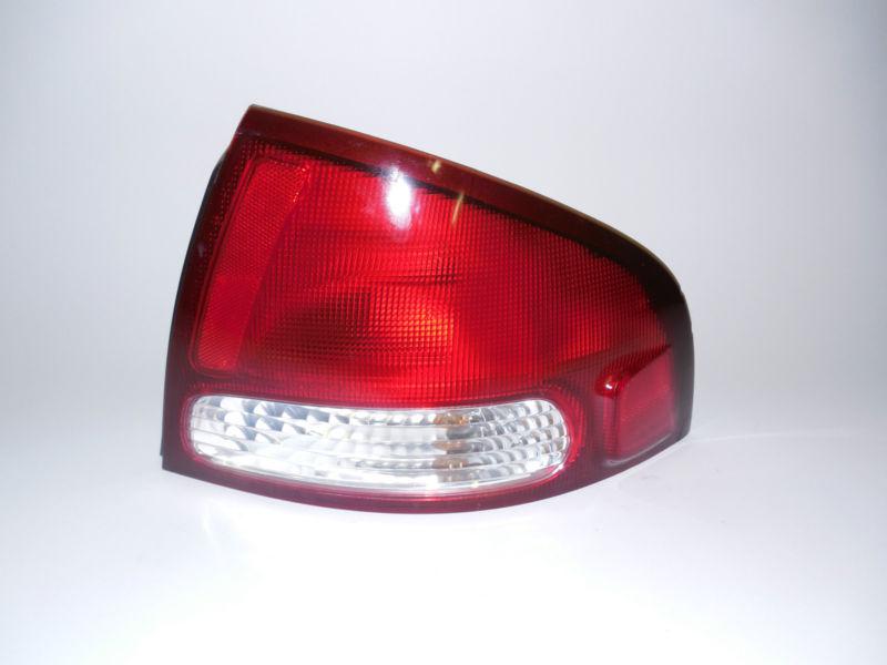 00 01 02 03 nissan sentra oem right tail light nice!