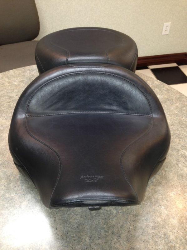 Mustang onepiece wide touring smooth seat for 1997-2007 harley touring bikes