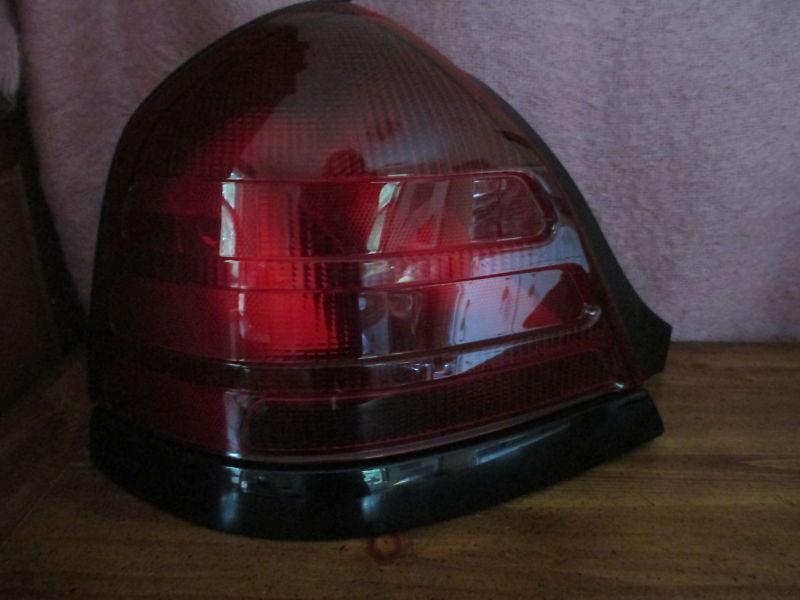 Ford crown victoria mercury marauder 2003 left side tail light perfect condition