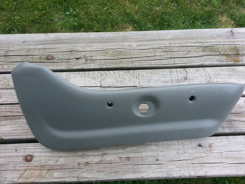 Caravan [96-00] passengers side lower/outer front seat trim green/light grey