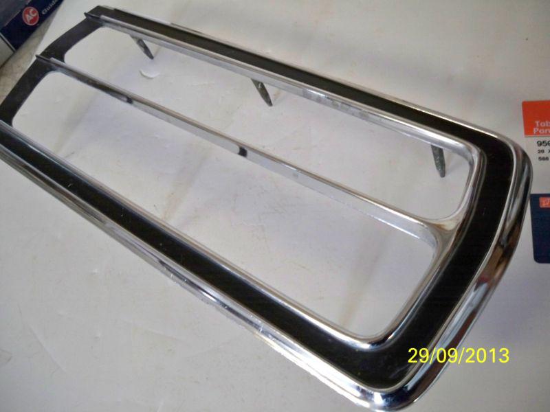 1976-1977 volare right side tail light door