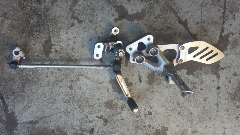 06 07 suzuki gsxr 600 750  left rearset footpeg shifter link  bracket oem 2006