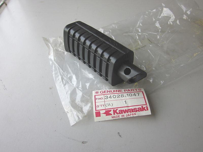 Kawasaki kz440 z 440 d5 footrest step 34028-5062 nos