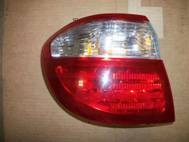 2000 infinity i 30 left outer tail light assembly