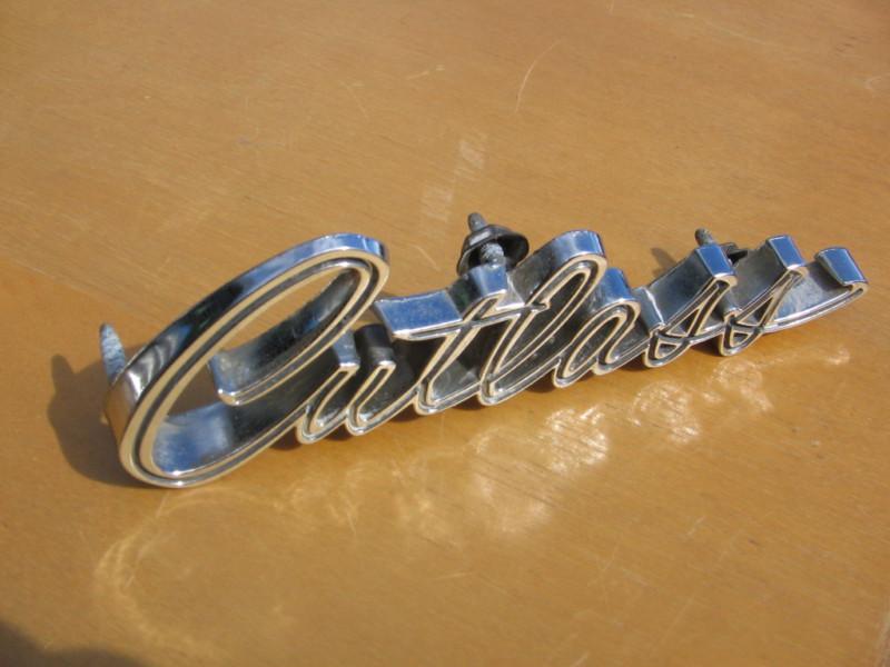 1968 cutlass  emblem  nice oldsmobile worldwide shipping 