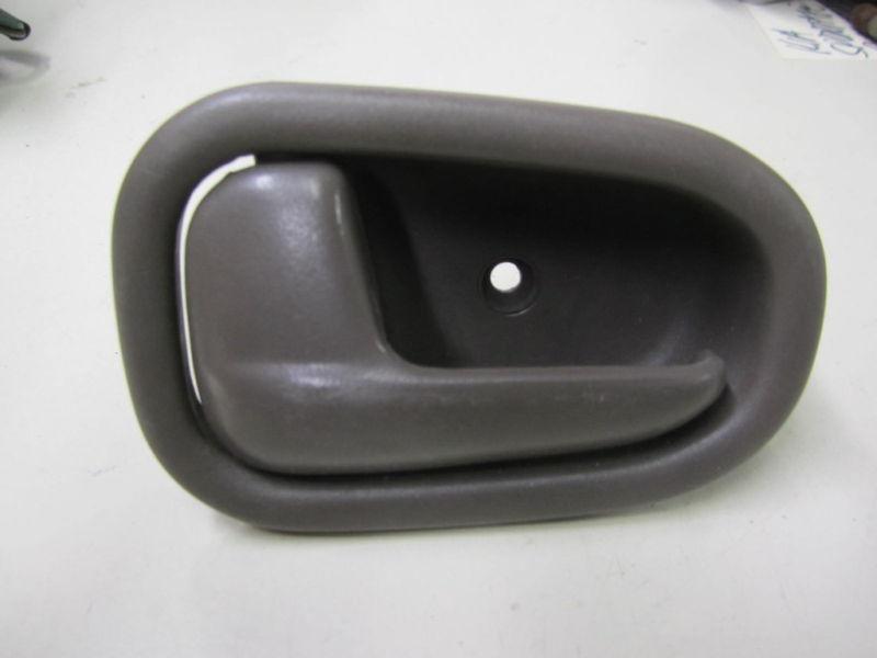 Kia sportage 95-00 1995-00 door handle driver lh front or rear lh brown