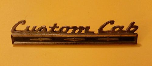 Vintage 1967 - 1973 ford custom cab pickup emblem c8tb-8140683-a fomoco