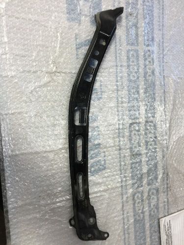 01-03 lexus ls430 right fron headlamp upper reinforcement