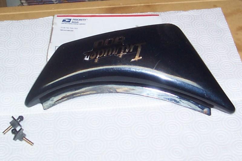 Suzuki 800 intruder, vs800, left side cover, side cover, side cover mounts, 1993