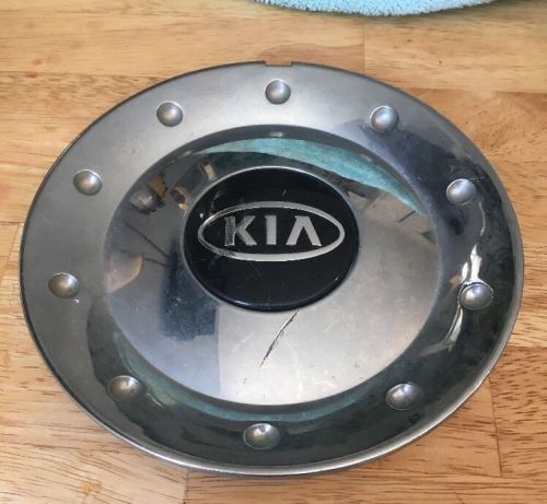 (1) kia sedona wheel center cap.