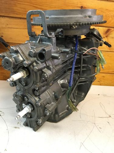 Late 80 &#039;s mariner 40 hp 2 cylinder 2 stroke outboard powerhead freshwater mn