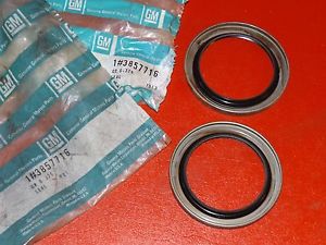 Nos new gm 1963-1974 chevy gmc big truck front wheel bearing seals pair 3857716