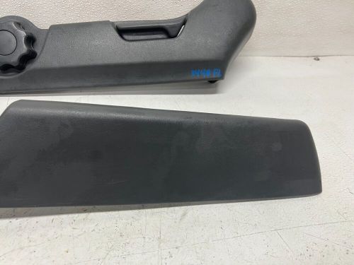 03-06 honda element ex lx dx front left lower seat reclining cover set, lot3448