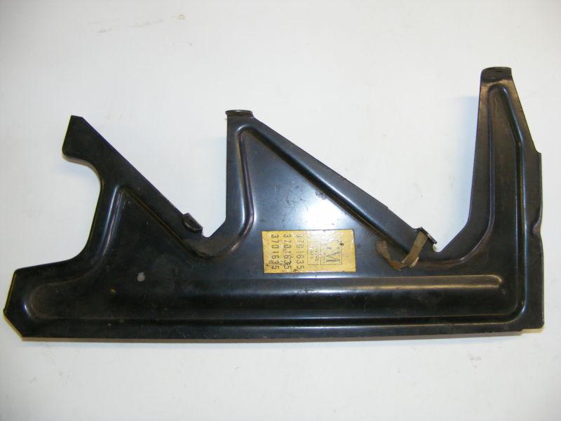 1953 chevrolet center grille spacer bracket 3701635 nos new radiator