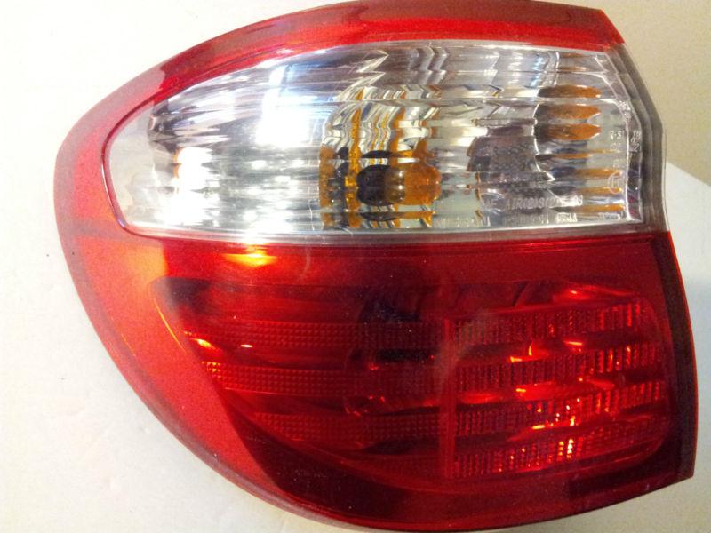 2000-2001 infiniti i30 drivers left tail light  