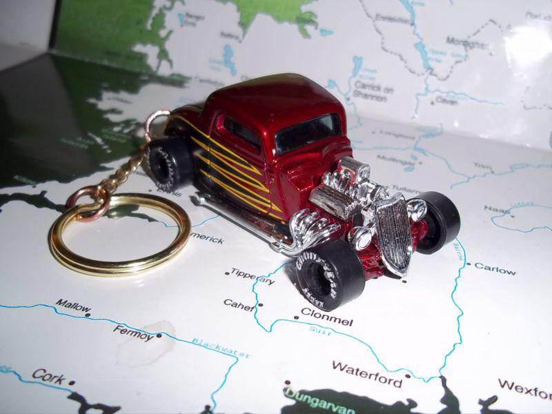 Custom mint keychain 1933 ford coupe-hot rod,red w/black mags