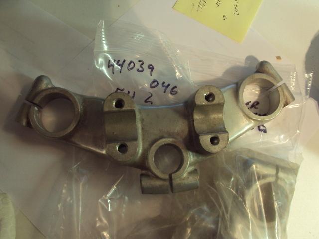 Steering stem head top clamp  f11 250 44039-046  new kawasaki nos