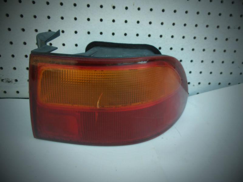 13017 1992-1995 honda civic r. tail light htbk 3 dr qtr mtd