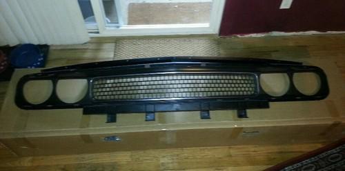 08 09 10 11 12 dodge challenger grille  genuine  68043388aa