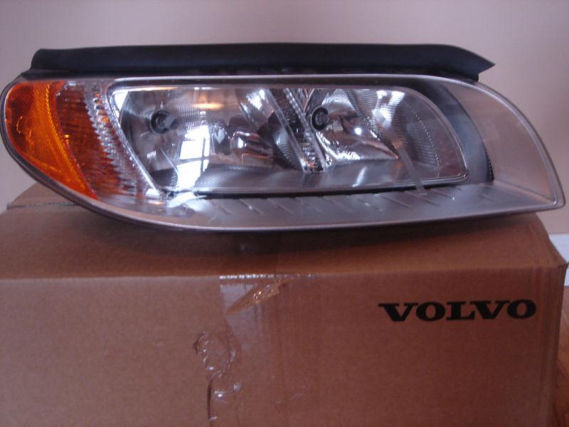 2012 xc70--2008-2012 s80 right side volvo headlight oem with bulbs