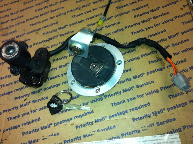 Lock set 2006 06 05-11 gsxr 1000 750 600 ignition switch gas cap seat oem lock